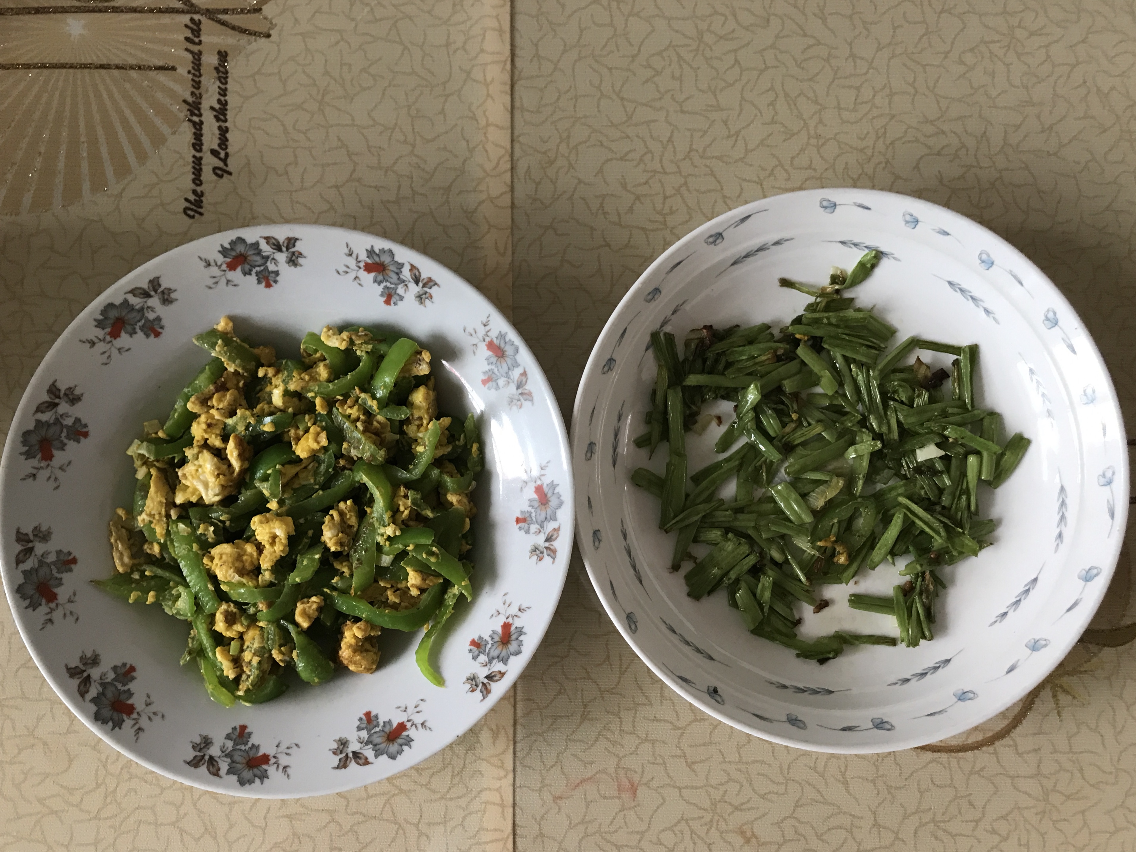 用心的鸡蛋炒青椒和空心菜
